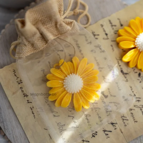 daisy wax sachet