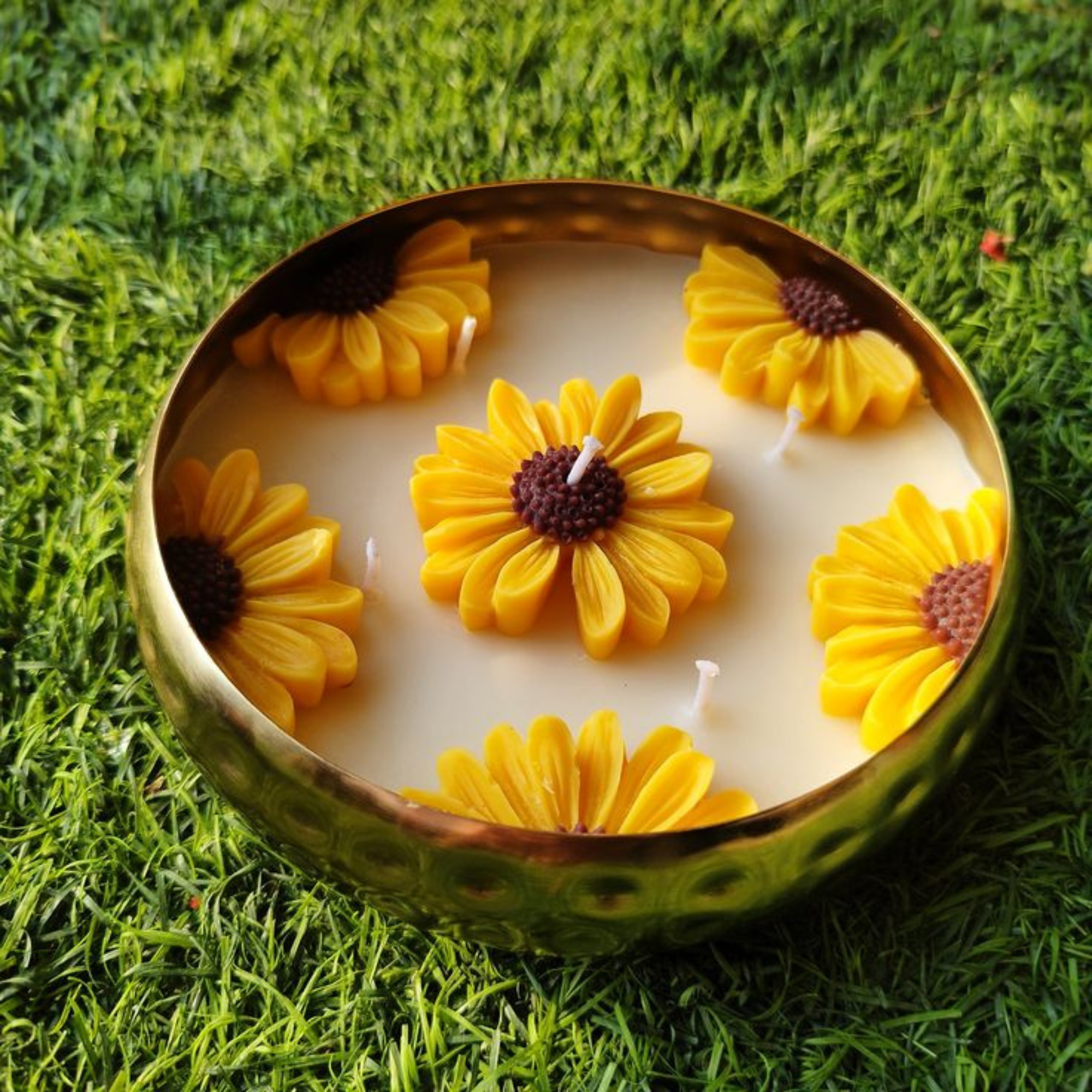 daisy urli candle